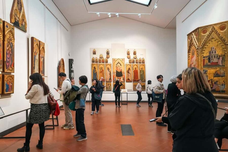 Florence: Uffizi Gallery Reserved-Entry VIP Tour - Uffizi logistics, why reserved entry matters