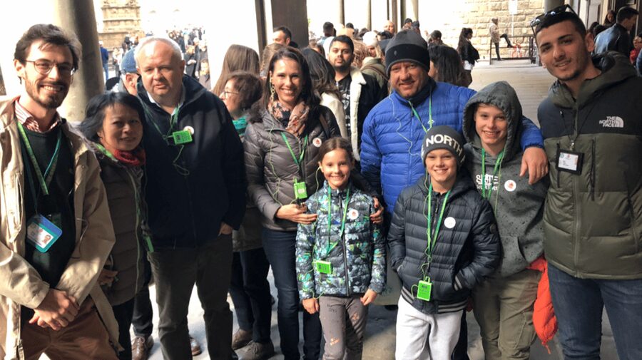 Florence: Uffizi Gallery Small Group Guided Tour - Meeting point in Florence: Find the Leonardo statue and the ENJOY ROME flag