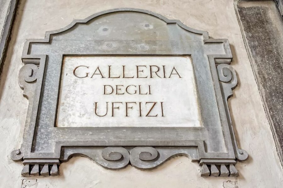 Florence: Uffizi Priority Ticket & Masterpieces Audio App - Navigating the rooms: self-paced flow, arrows, and real walking time