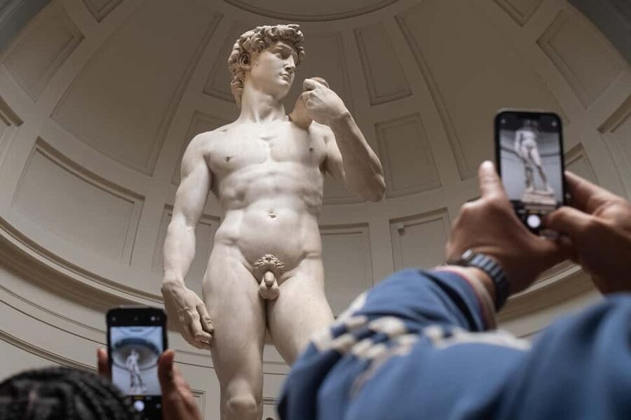 Florence: Walking Tour with David, Duomo & Uffizi Gallery - Group size, pacing, and how you hear the guide in busy rooms
