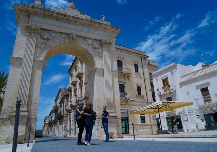 From Catania: Neapolis of Syracuse, Ortygia, and Noto Tour - Ortygia Island: walking Syracuse’s heart, from temples to Arab-shaped lanes