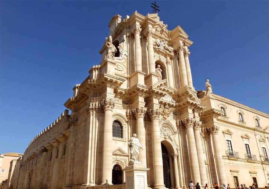 From Catania: Neapolis of Syracuse, Ortygia, and Noto Tour - Guides and pace: what small-group really feels like