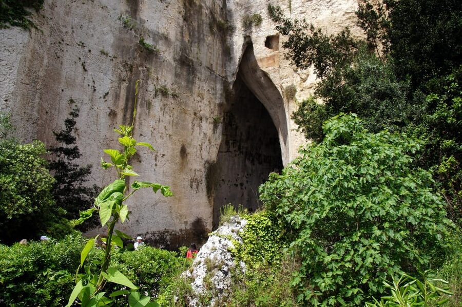 From Catania: Syracuse, Ortygia, and Noto Tour - Ortygia’s fortified island feel: myths, fountains, and Baroque edges