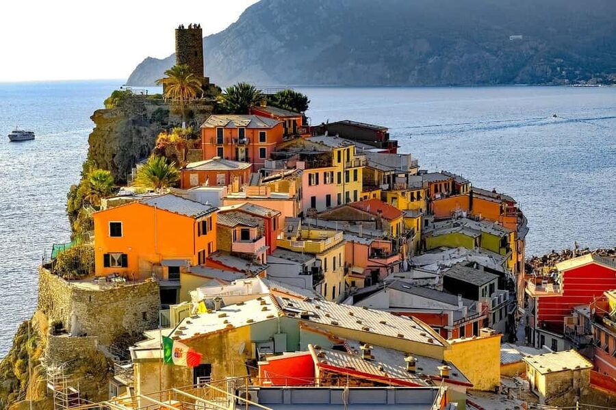 From Florence: Full-Day Private Cinque Terre Tour with Pisa - Vernazza: harbor time, beach wandering, and lunch on your terms