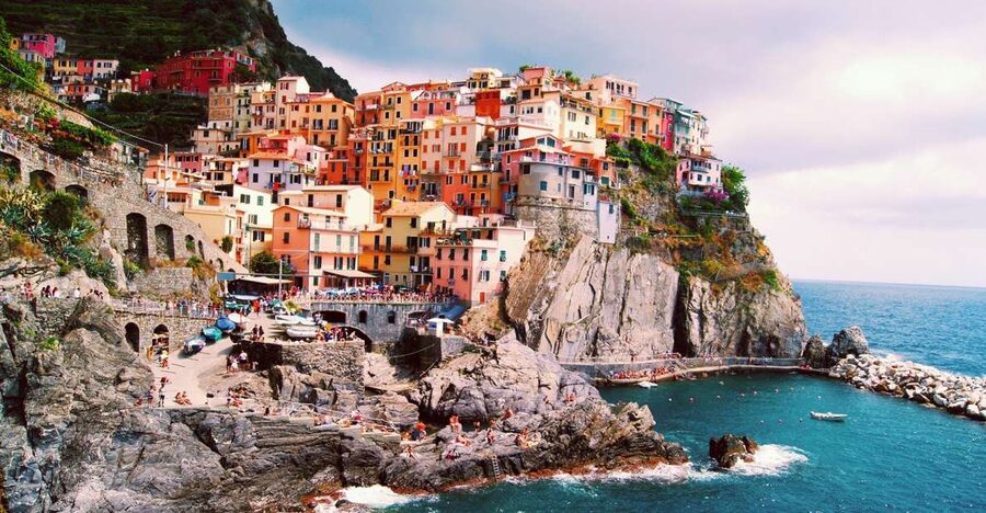From Florence: Full-Day Private Cinque Terre Tour with Pisa - The Florence start: Piazza Adua and the drive south