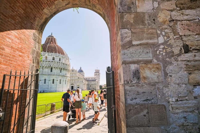 From Florence: Half-Day Pisa Tour and Optional Leaning Tower - Finding Your Group and Settling Into the Coach