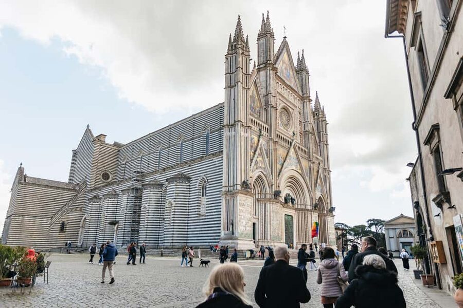 From Florence: Orvieto and Perugia Tour with Church Visits - Assisi with a guide: how the Basilica of San Francesco changes the day