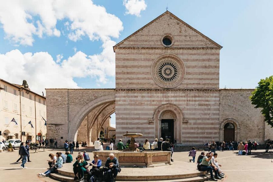 From Florence: Orvieto and Perugia Tour with Church Visits - Dress code and rules that can affect your time inside