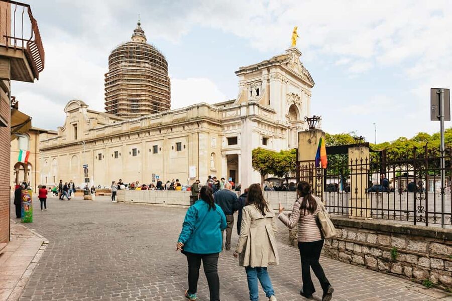 From Florence: Orvieto and Perugia Tour with Church Visits - Morning route out of Florence, and how to win the day