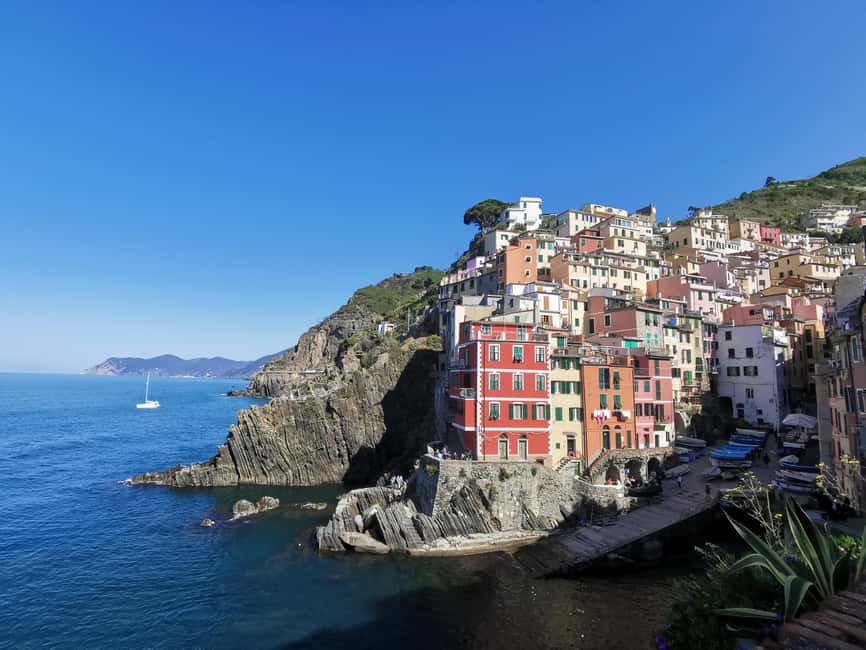 From Florence: Small-group to Cinque Terre and Pisa Day Tour - From Florence to the coast, and why the van matters
