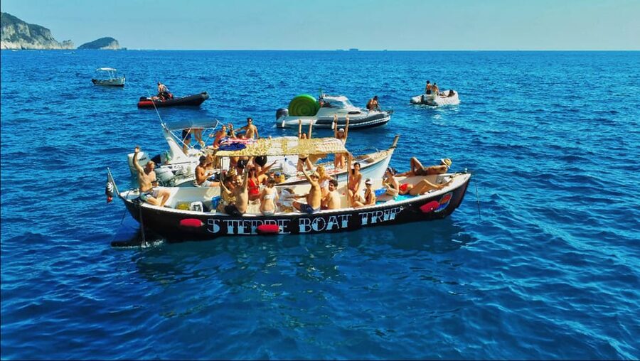 From La Spezia: Cinque Terre Full-Day Boat Tour - Monterosso al Mare: the 1.5-hour walking and lunch window