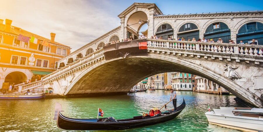 From Lake Garda: Full-Day Guided Group Tour of Venice - Lagoon Cruise and Giudecca Canal Views That Beat the Crowds