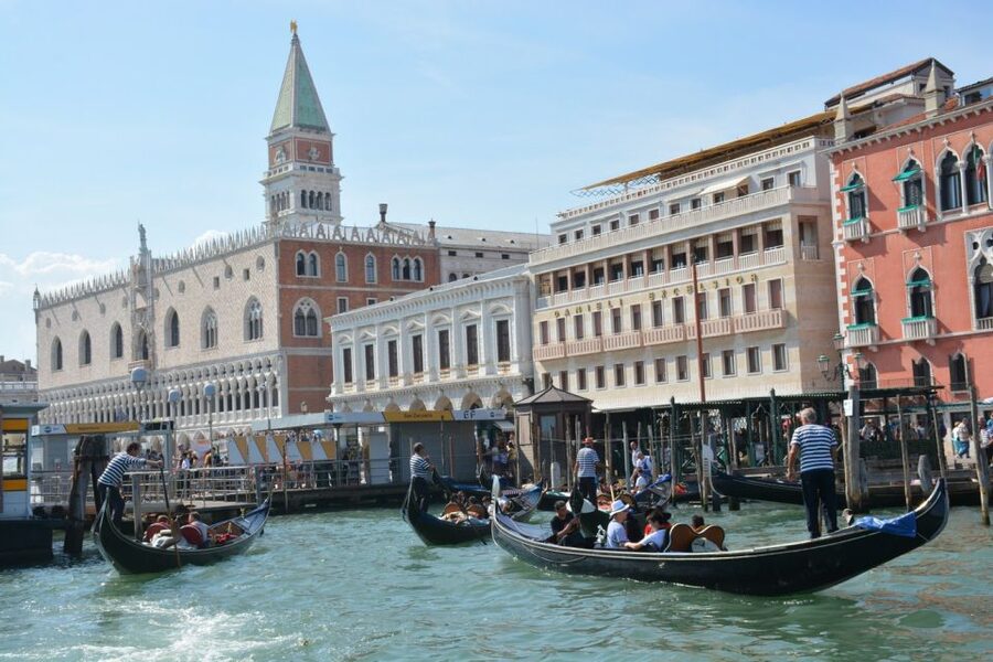 From Lake Garda: Full-Day Guided Group Tour of Venice - Optional Extras: Gondola Rides and Lagoon Cruises, Plus the Cash Reality