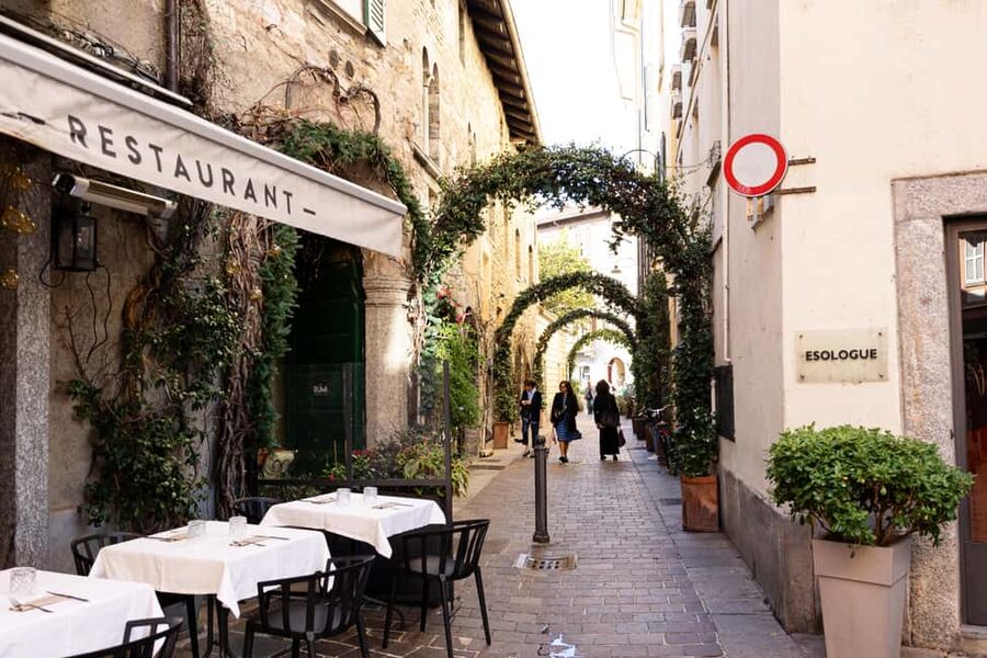 From Milan: Como & Bellagio Day Tour & Scenic Lake Cruise - From Milan to Como: a day that starts easy and stays organized