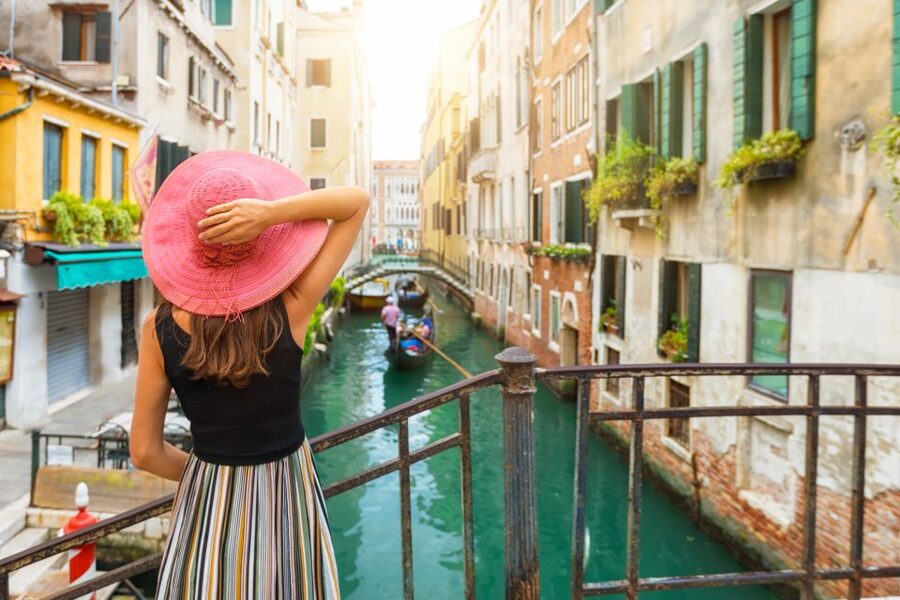 From Milan: Venice and Verona Full-Day Tour by Train - Verona on foot: Adige River views, Ponte Scaliero, Castelvecchio