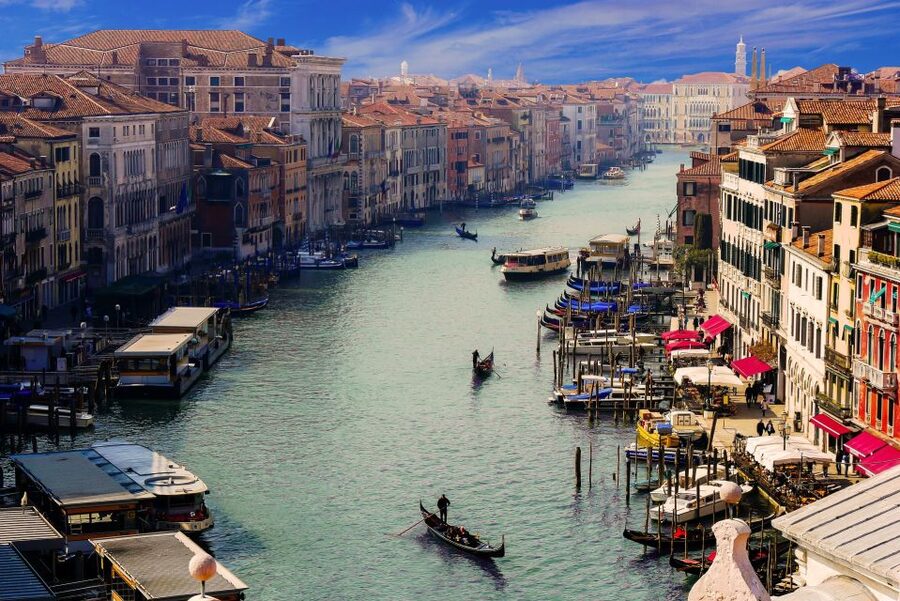 From Milan: Venice and Verona Full-Day Tour by Train - Venice free time: how to actually enjoy the maze