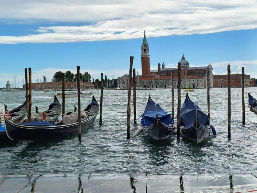 From Milan: Venice City Highlights Guided Day Trip - Rialto Bridge: the oldest Grand Canal crossing that makes photos make sense