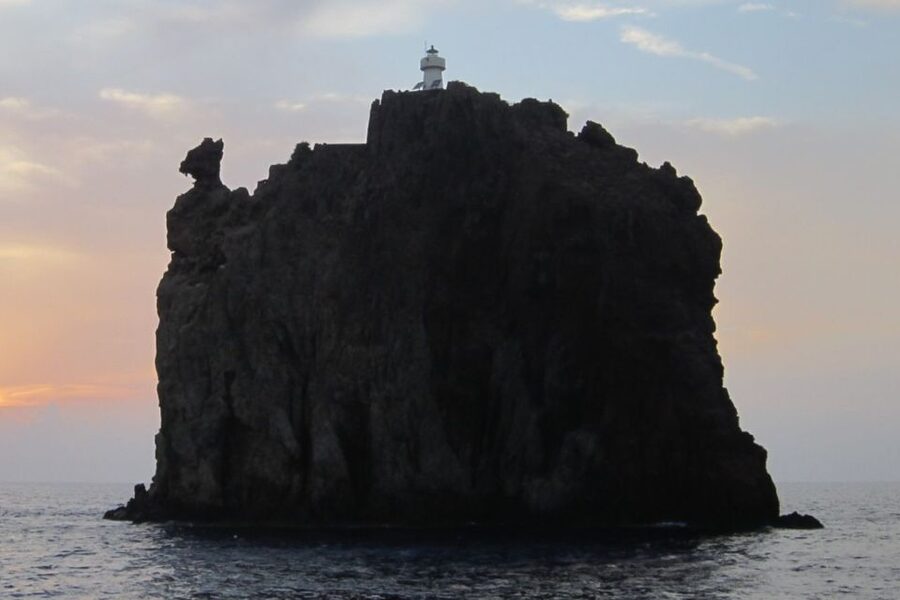 From Milazzo: Panarea and Stromboli Boat Trip by Night - Who this night boat trip suits best