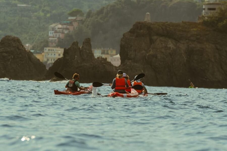 From Monterosso to Vernazza: Guided Cinque Terre Kayak Tour - How kayaking on the Ligurian coast works for beginners