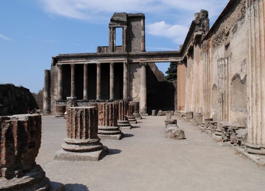 From Naples: Pompeii and Herculaneum VIP Tour with Lunch - Herculaneum Ercolano: frescos, doorways, and why it feels different