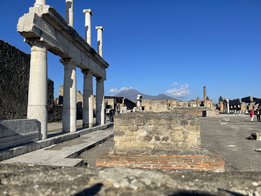 From Naples: Pompeii Guided Tour with Skip-the-Line Tickets - How the guide makes Pompeii feel like daily life, not just ruins