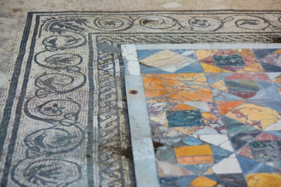 From Naples: Pompeii Skip-the-Line Guided Tour - Via dell’Abbondanza and the Theater District: street life and performance
