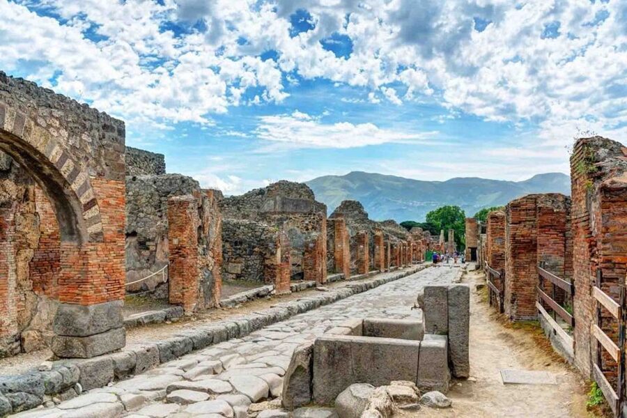 From Naples: Ruins of Pompeii - From Naples to Pompeii: the half-day format that works