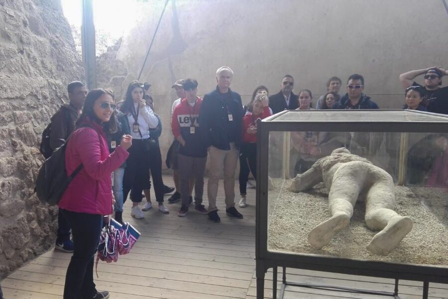 From Naples: Ruins of Pompeii - Naples pickup and the bus ride: where timing matters