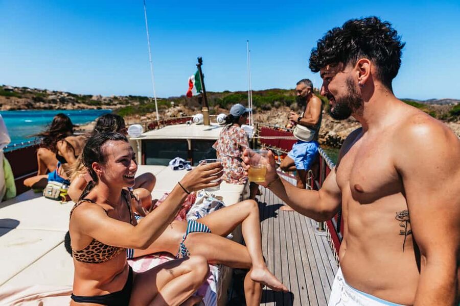 From Palau/La Maddal: Boat Tour of La Maddalena Archipelago - Meeting point in Palau: find Apollo II fast and don’t waste time