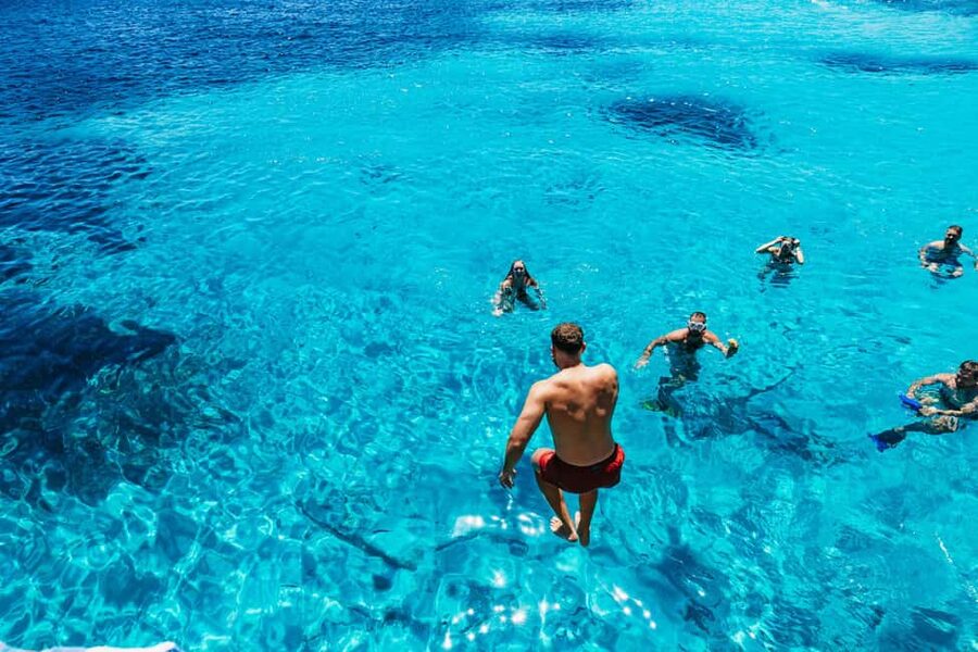 From Palau/La Maddal: Boat Tour of La Maddalena Archipelago - Food, drinks, and the €5 cash landing fee: budget reality for a smooth day
