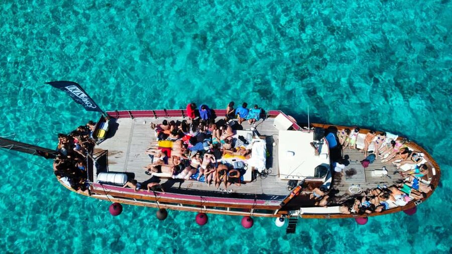 From Palau/La Maddal: Boat Tour of La Maddalena Archipelago - Apollo II comfort check: a motorship built for relaxing, not hustling