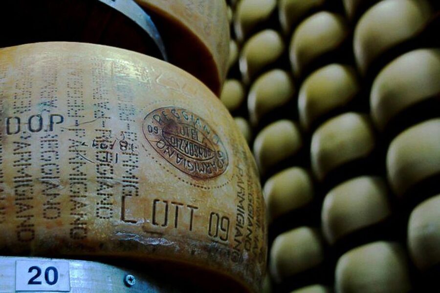 From Parma: Parmesan, Parma Ham & Balsamic Vinegar Tour - Meeting at Caffetteria Toschi: the easy Parma start