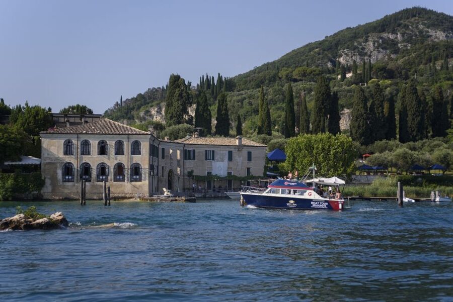 From Peschiera: Garda East Coast Cruise to Sirmione - From Peschiera dock to Sirmione views, the simple appeal
