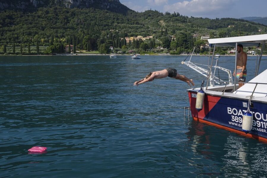From Peschiera: Garda East Coast Cruise to Sirmione - Timing and weather: what can change on Lake Garda