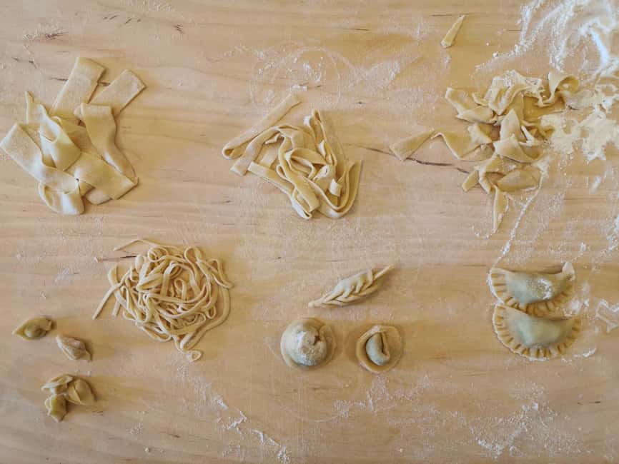 From Rome: Pasta Masterclass & Wine Tour in the Vineyard - From Rome Termini to Frascati: the easy win
