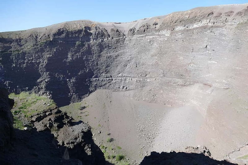 From Rome: Pompeii and Vesuvio Guided Day Trip with Lunch - Lunch in Pompeii: Neapolitan Pizza, Dessert, and Realistic Expectations