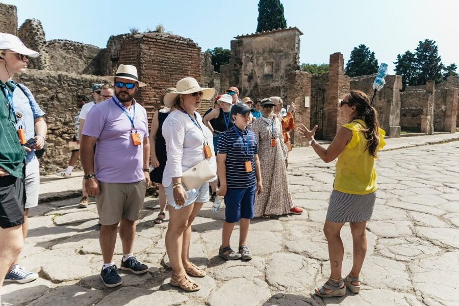 From Rome: Pompeii Day Trip with Optional Vesuvius and Lunch - Mount Vesuvius options: crater hike versus geologist-led walk