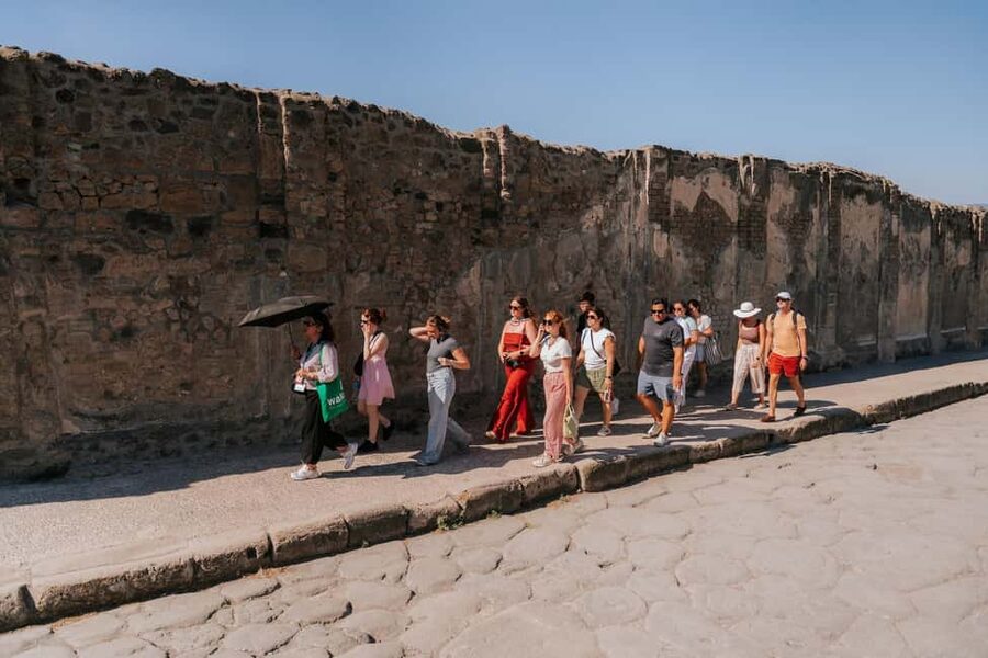 From Rome: Pompeii with Expert Guide & Amalfi Coast Day Trip - Pompeii with an archaeologist: what you actually get from the guide