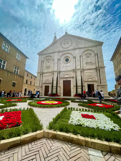 From Siena: Tuscany Hills Wine Tour - From Siena Station to Monteriggioni, the day starts moving