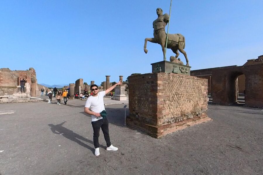 From Sorrento: Pompeii and Vesuvius Guided Tour with Lunch - Pizza on the slopes: lunch timing and how it fits the day