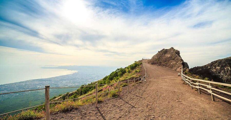 From Sorrento: Pompeii and Vesuvius Tour - The Coach Ride Between Pompeii and Vesuvius