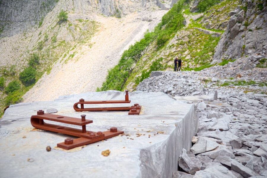 From Tuscany Carrara: Marble Quarries Tour by Jeep - The guide experience: English and Italian storytelling that keeps pace