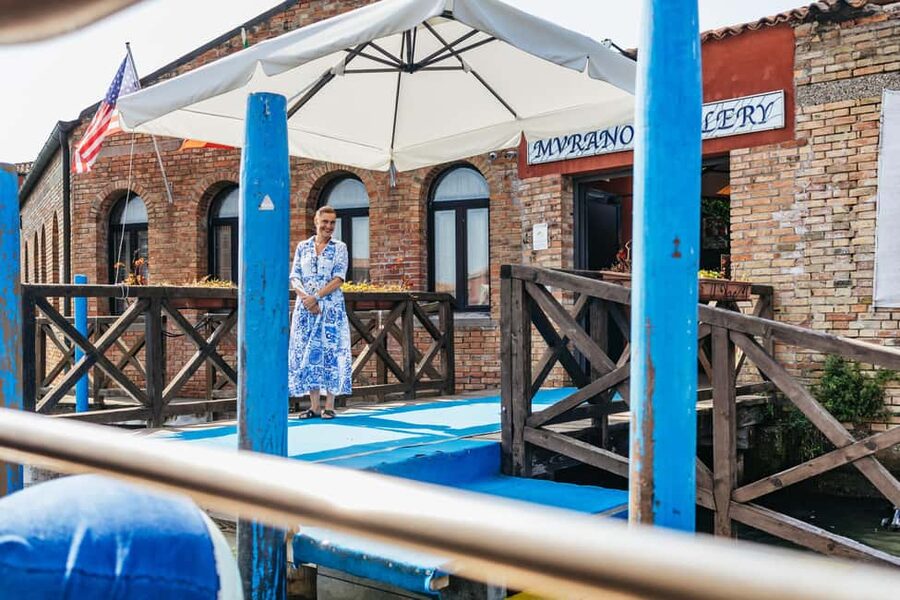 From Venice: Murano & Burano Guided Tour by Private Boat - Stop 2 to Burano: Lace, Houses, and a Keepsake Moment
