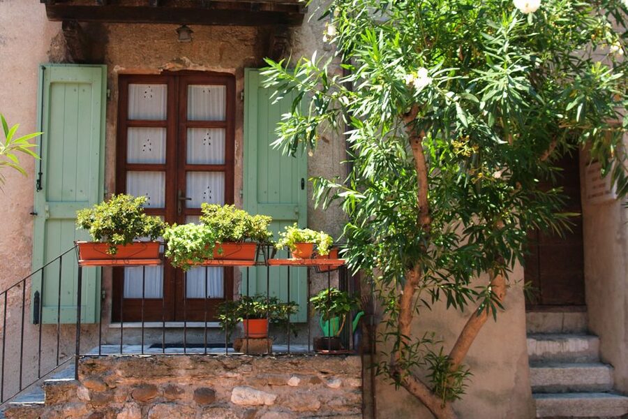 From Verona: Day tour to Lake Garda, Sirmione and Borghetto - Small Group Size and the Role of the Guide (Alessandro, Simona, and More)