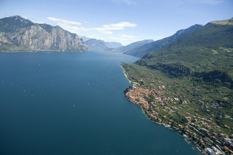 Full-Day Lake Garda Tour: Bus & Public Boat with Guide - Air-conditioned coach comfort, plus why the bus time does not feel wasted