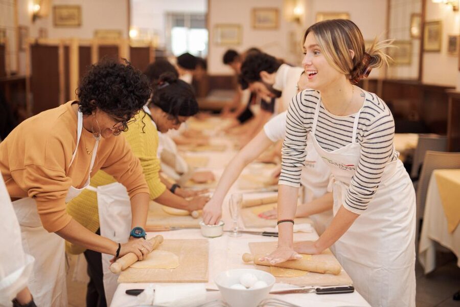 Gelato and Pasta Cooking Class in Rome - Piazza Navona - Chef-cooked pasta and Roman sauces: Turning work into a proper meal