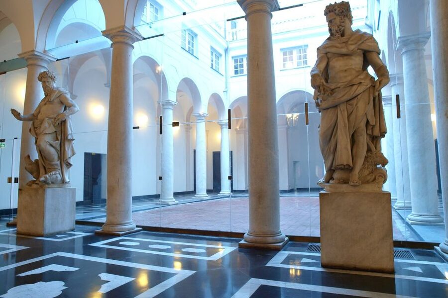 Genoa: 2-Hour Guided Walking Tour of the Historical Center - The 2-hour route: Caruggi, Palazzi dei Rolli, and what you’ll notice