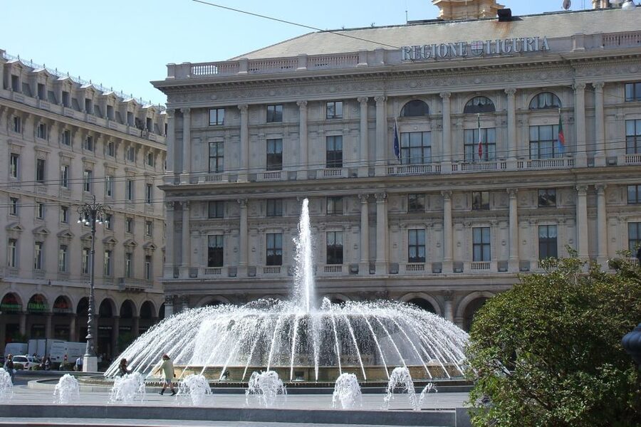 Genoa: 2-Hour Guided Walking Tour of the Historical Center - Meeting Point on Via Garibaldi 12red