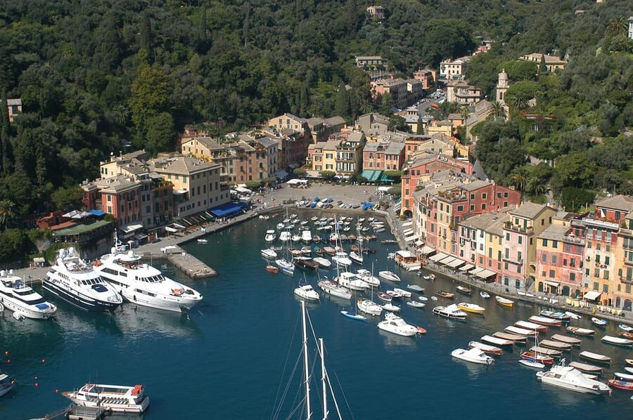 Genoa: Half-Day Tour to Portofino - Coastal highlights en route: Camogli and San Fruttuoso Bay moments