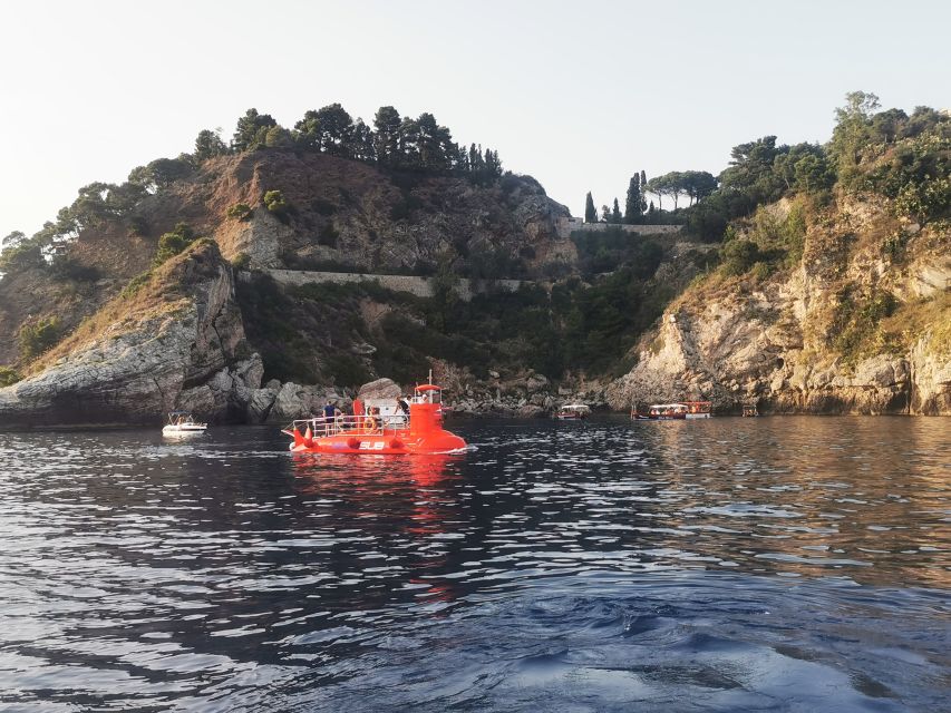 Giardini Naxos: Semi-Submarine Tour to Isola Bella - Guide style: what you might get in English versus Italian